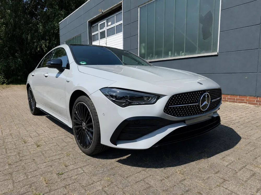 Weißer Mercedes-Benz CLA nach Lackaufbereitung und Versiegelung
